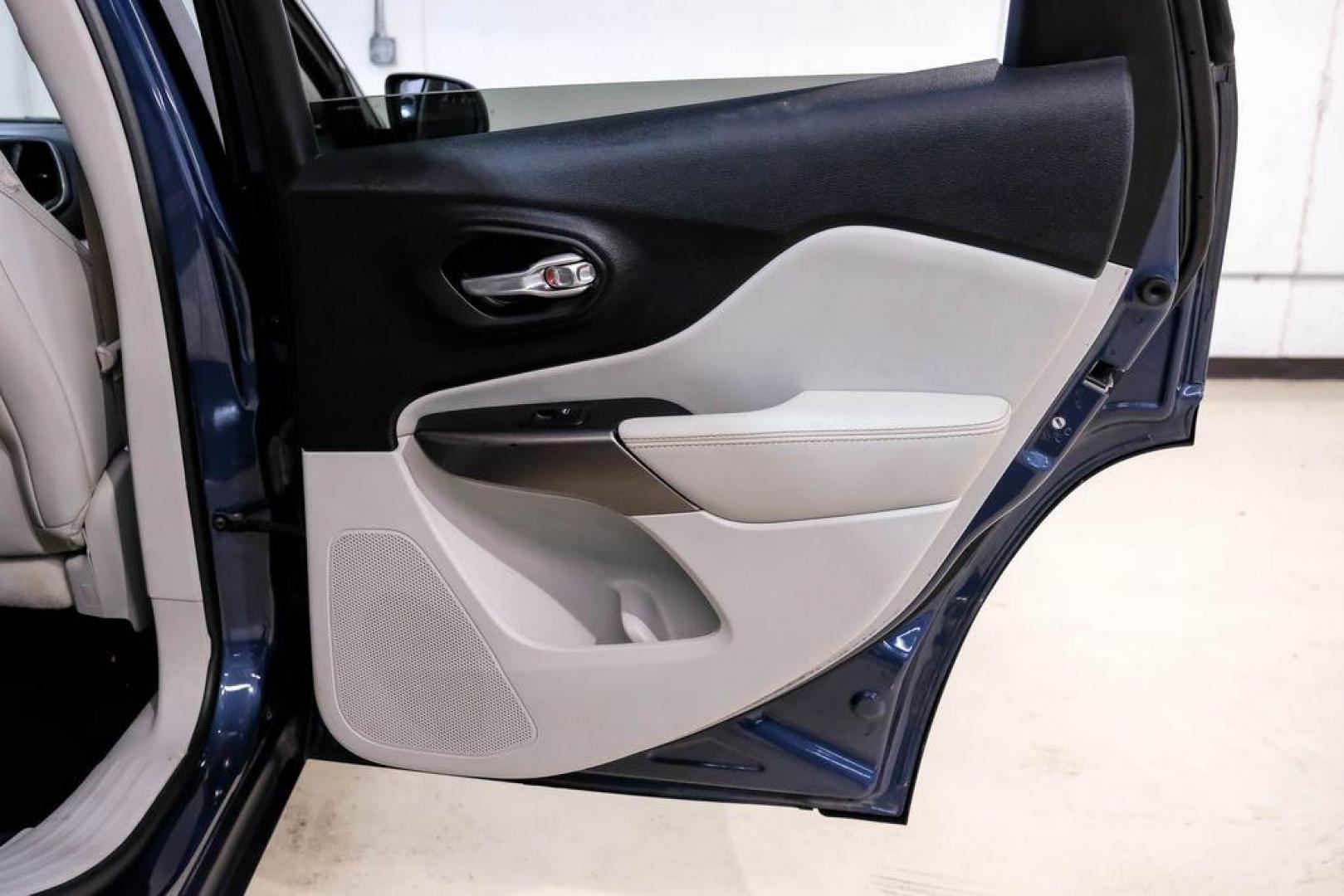 2021 Slate Blue Pearlcoat /Ski Gray/Black Jeep Cherokee Latitude Lux (1C4PJLMX8MD) with an 3.2L V6 engine, Automatic transmission, located at 15300 Midway Rd., Addison, TX, 75001, (972) 702-0011, 32.958321, -96.838074 - Photo#49