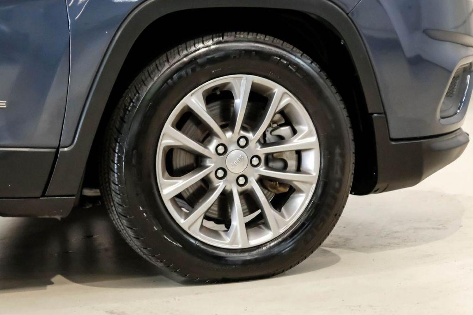 2021 Slate Blue Pearlcoat /Ski Gray/Black Jeep Cherokee Latitude Lux (1C4PJLMX8MD) with an 3.2L V6 engine, Automatic transmission, located at 15300 Midway Rd., Addison, TX, 75001, (972) 702-0011, 32.958321, -96.838074 - Photo#59