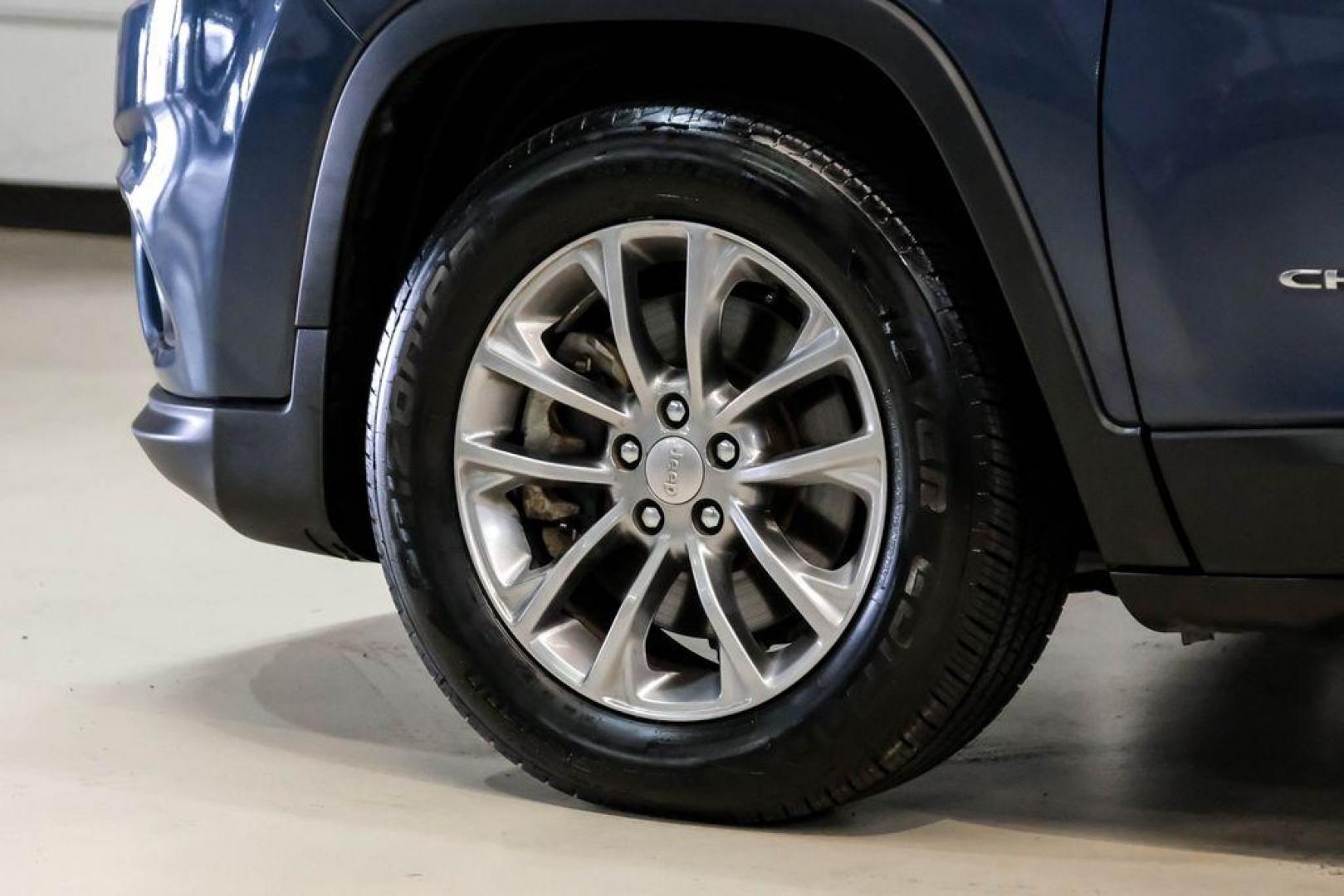 2021 Slate Blue Pearlcoat /Ski Gray/Black Jeep Cherokee Latitude Lux (1C4PJLMX8MD) with an 3.2L V6 engine, Automatic transmission, located at 15300 Midway Rd., Addison, TX, 75001, (972) 702-0011, 32.958321, -96.838074 - Photo#60