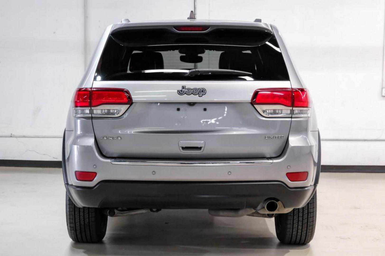 2021 Billet Silver Metallic Clearcoat /Black Jeep Grand Cherokee Limited (1C4RJFBG4MC) with an 3.6L V6 24V VVT engine, Automatic transmission, located at 15300 Midway Rd., Addison, TX, 75001, (972) 702-0011, 32.958321, -96.838074 - Photo#9