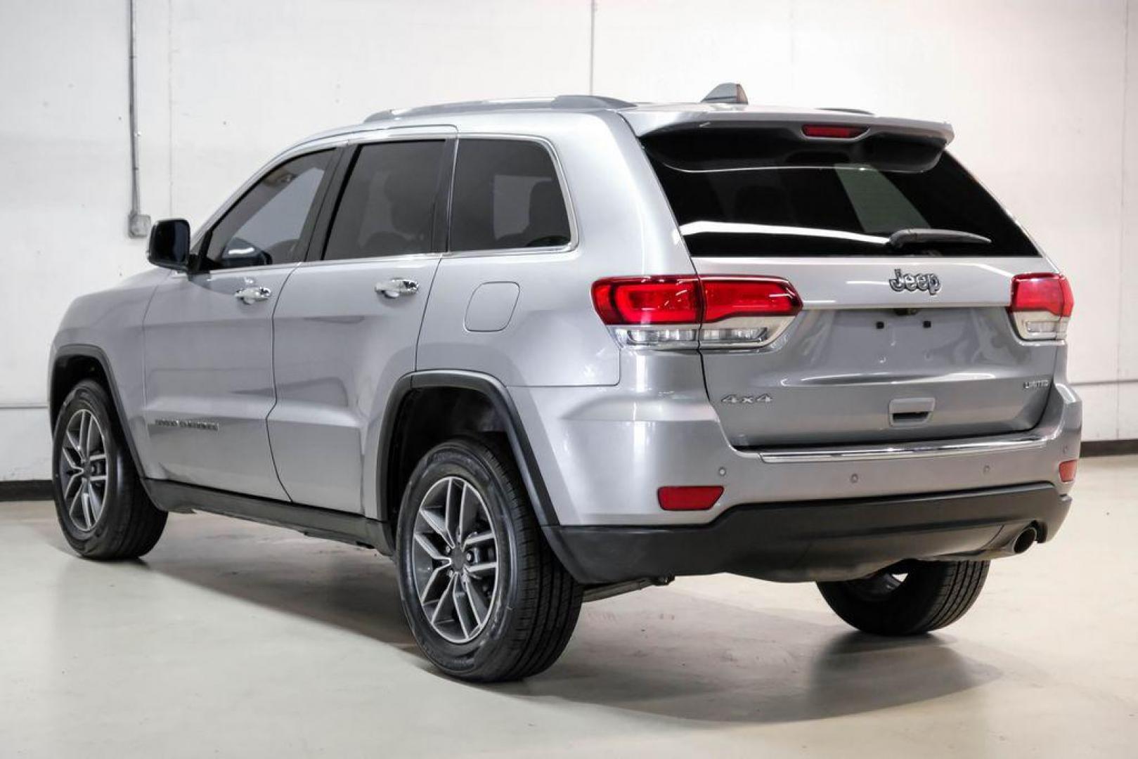 2021 Billet Silver Metallic Clearcoat /Black Jeep Grand Cherokee Limited (1C4RJFBG4MC) with an 3.6L V6 24V VVT engine, Automatic transmission, located at 15300 Midway Rd., Addison, TX, 75001, (972) 702-0011, 32.958321, -96.838074 - Photo#10