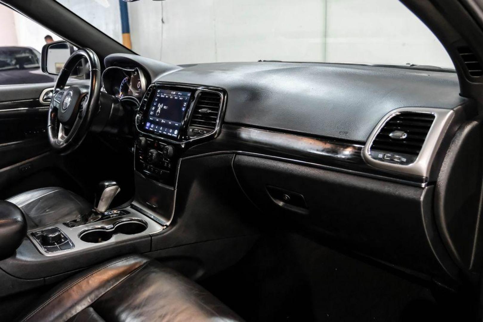 2021 Billet Silver Metallic Clearcoat /Black Jeep Grand Cherokee Limited (1C4RJFBG4MC) with an 3.6L V6 24V VVT engine, Automatic transmission, located at 15300 Midway Rd., Addison, TX, 75001, (972) 702-0011, 32.958321, -96.838074 - Photo#14