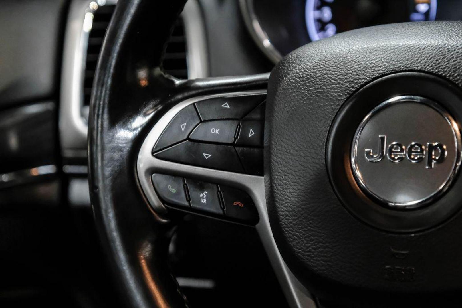 2021 Billet Silver Metallic Clearcoat /Black Jeep Grand Cherokee Limited (1C4RJFBG4MC) with an 3.6L V6 24V VVT engine, Automatic transmission, located at 15300 Midway Rd., Addison, TX, 75001, (972) 702-0011, 32.958321, -96.838074 - Photo#18