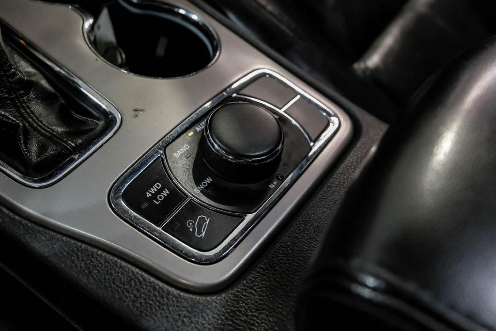 2021 Billet Silver Metallic Clearcoat /Black Jeep Grand Cherokee Limited (1C4RJFBG4MC) with an 3.6L V6 24V VVT engine, Automatic transmission, located at 15300 Midway Rd., Addison, TX, 75001, (972) 702-0011, 32.958321, -96.838074 - Photo#25