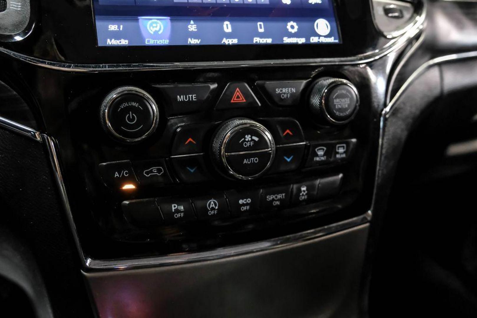 2021 Billet Silver Metallic Clearcoat /Black Jeep Grand Cherokee Limited (1C4RJFBG4MC) with an 3.6L V6 24V VVT engine, Automatic transmission, located at 15300 Midway Rd., Addison, TX, 75001, (972) 702-0011, 32.958321, -96.838074 - Photo#26