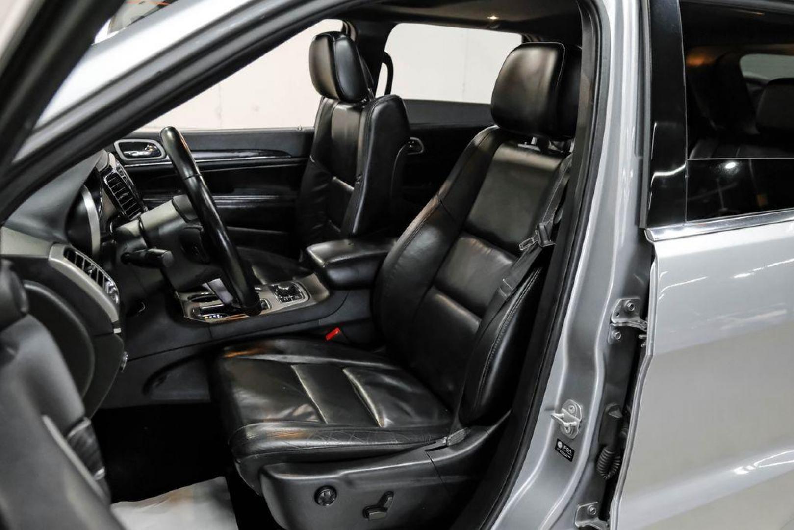 2021 Billet Silver Metallic Clearcoat /Black Jeep Grand Cherokee Limited (1C4RJFBG4MC) with an 3.6L V6 24V VVT engine, Automatic transmission, located at 15300 Midway Rd., Addison, TX, 75001, (972) 702-0011, 32.958321, -96.838074 - Photo#35