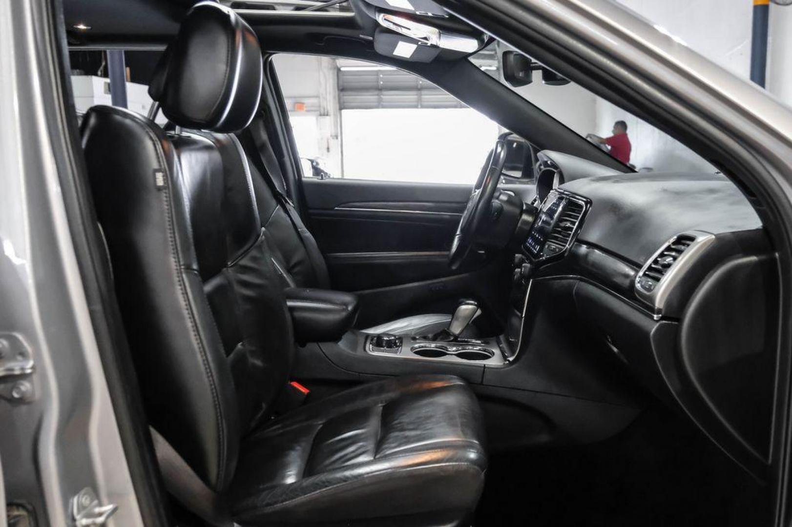 2021 Billet Silver Metallic Clearcoat /Black Jeep Grand Cherokee Limited (1C4RJFBG4MC) with an 3.6L V6 24V VVT engine, Automatic transmission, located at 15300 Midway Rd., Addison, TX, 75001, (972) 702-0011, 32.958321, -96.838074 - Photo#38