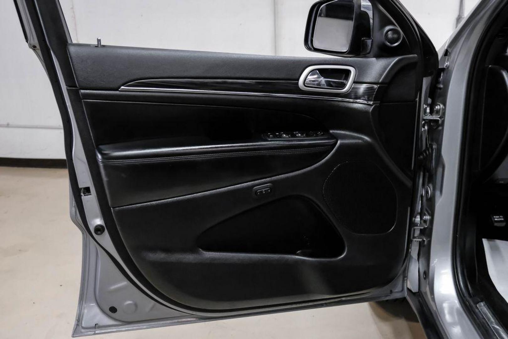 2021 Billet Silver Metallic Clearcoat /Black Jeep Grand Cherokee Limited (1C4RJFBG4MC) with an 3.6L V6 24V VVT engine, Automatic transmission, located at 15300 Midway Rd., Addison, TX, 75001, (972) 702-0011, 32.958321, -96.838074 - Photo#47