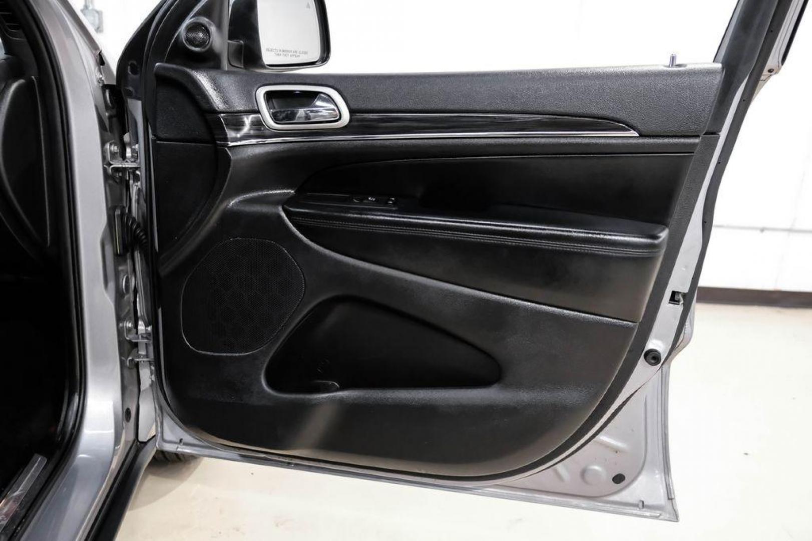 2021 Billet Silver Metallic Clearcoat /Black Jeep Grand Cherokee Limited (1C4RJFBG4MC) with an 3.6L V6 24V VVT engine, Automatic transmission, located at 15300 Midway Rd., Addison, TX, 75001, (972) 702-0011, 32.958321, -96.838074 - Photo#49