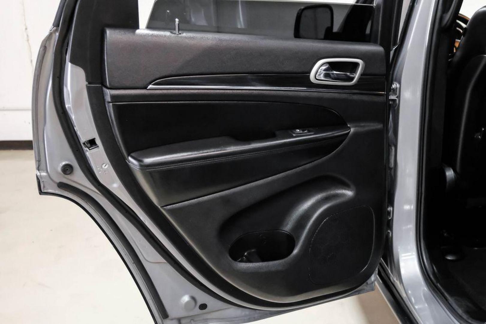 2021 Billet Silver Metallic Clearcoat /Black Jeep Grand Cherokee Limited (1C4RJFBG4MC) with an 3.6L V6 24V VVT engine, Automatic transmission, located at 15300 Midway Rd., Addison, TX, 75001, (972) 702-0011, 32.958321, -96.838074 - Photo#50