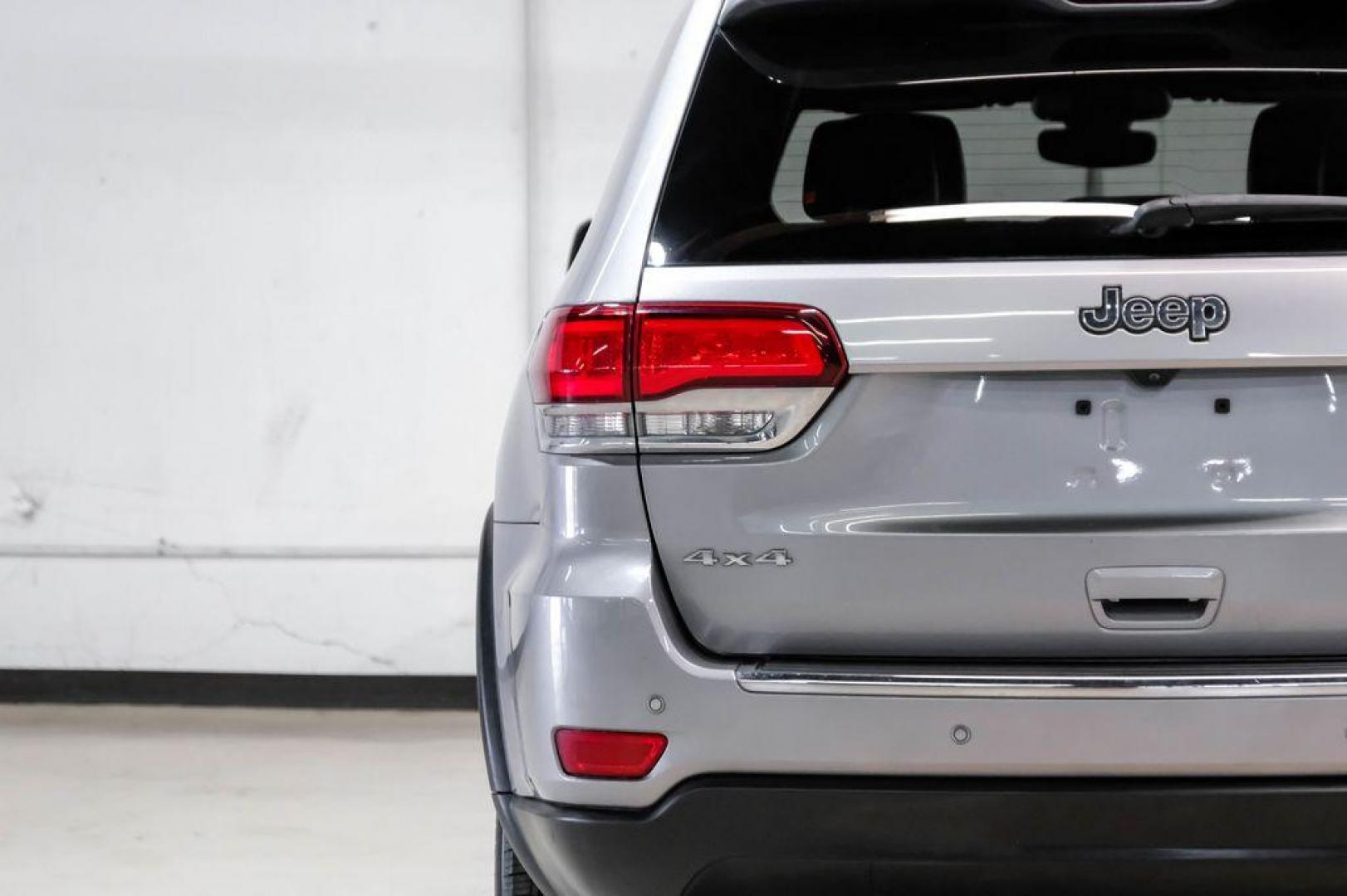2021 Billet Silver Metallic Clearcoat /Black Jeep Grand Cherokee Limited (1C4RJFBG4MC) with an 3.6L V6 24V VVT engine, Automatic transmission, located at 15300 Midway Rd., Addison, TX, 75001, (972) 702-0011, 32.958321, -96.838074 - Photo#54