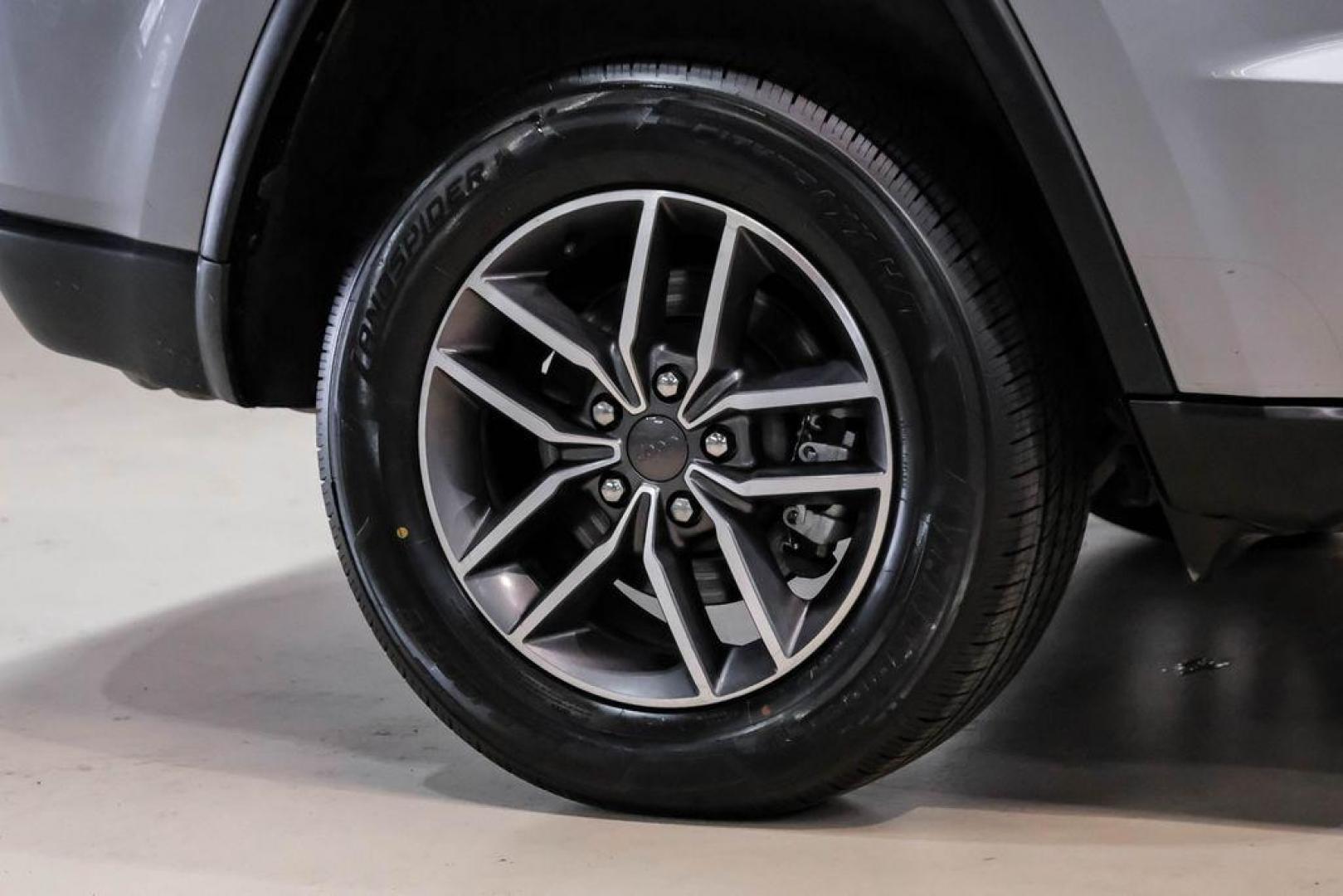 2021 Billet Silver Metallic Clearcoat /Black Jeep Grand Cherokee Limited (1C4RJFBG4MC) with an 3.6L V6 24V VVT engine, Automatic transmission, located at 15300 Midway Rd., Addison, TX, 75001, (972) 702-0011, 32.958321, -96.838074 - Photo#60