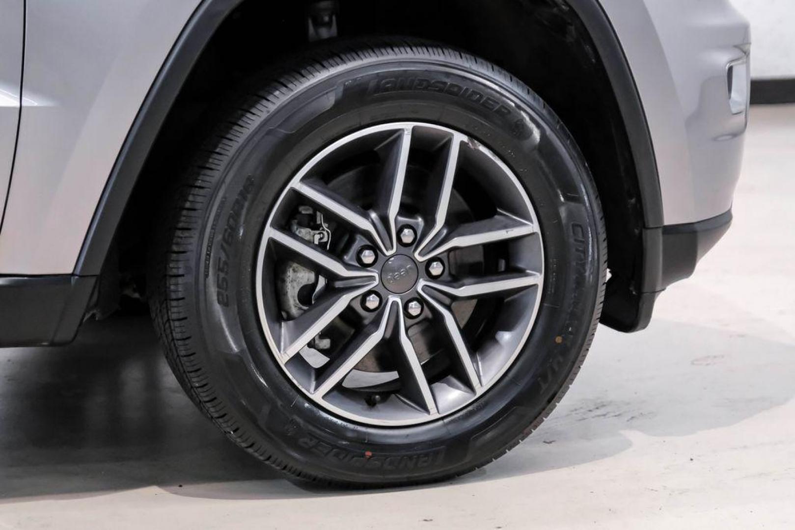 2021 Billet Silver Metallic Clearcoat /Black Jeep Grand Cherokee Limited (1C4RJFBG4MC) with an 3.6L V6 24V VVT engine, Automatic transmission, located at 15300 Midway Rd., Addison, TX, 75001, (972) 702-0011, 32.958321, -96.838074 - Photo#61