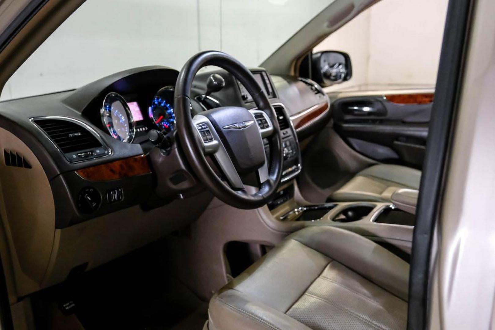 2016 Sandstone /Beige Chrysler Town and Country Touring-L (2C4RC1CG5GR) with an 3.6L V6 Flex Fuel 24V VVT engine, Automatic transmission, located at 15300 Midway Rd., Addison, TX, 75001, (972) 702-0011, 32.958321, -96.838074 - Photo#2