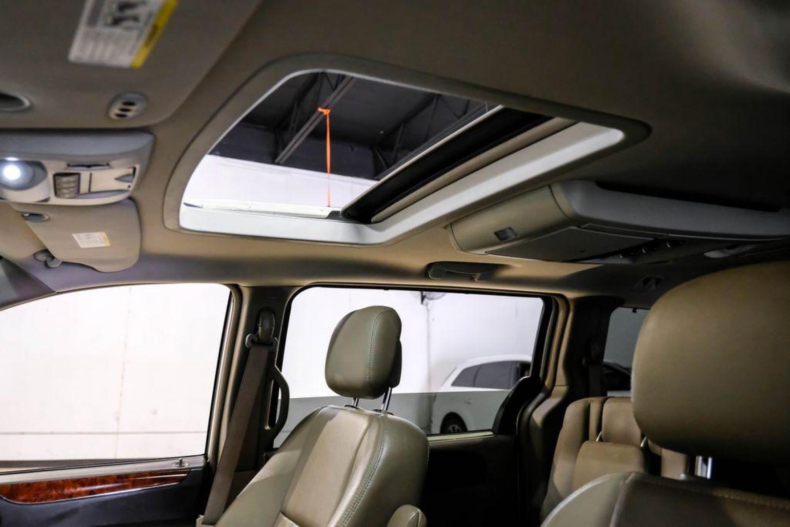 2016 Sandstone /Beige Chrysler Town and Country Touring-L (2C4RC1CG5GR) with an 3.6L V6 Flex Fuel 24V VVT engine, Automatic transmission, located at 15300 Midway Rd., Addison, TX, 75001, (972) 702-0011, 32.958321, -96.838074 - Photo#4