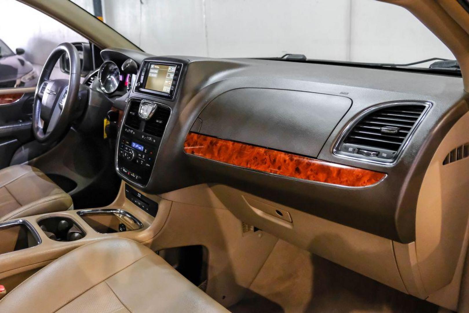 2016 Sandstone /Beige Chrysler Town and Country Touring-L (2C4RC1CG5GR) with an 3.6L V6 Flex Fuel 24V VVT engine, Automatic transmission, located at 15300 Midway Rd., Addison, TX, 75001, (972) 702-0011, 32.958321, -96.838074 - Photo#14