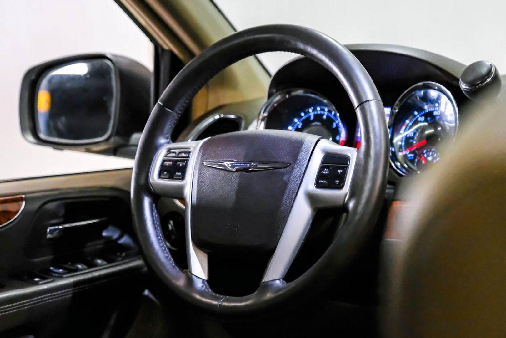 2016 Sandstone /Beige Chrysler Town and Country Touring-L (2C4RC1CG5GR) with an 3.6L V6 Flex Fuel 24V VVT engine, Automatic transmission, located at 15300 Midway Rd., Addison, TX, 75001, (972) 702-0011, 32.958321, -96.838074 - Photo#15