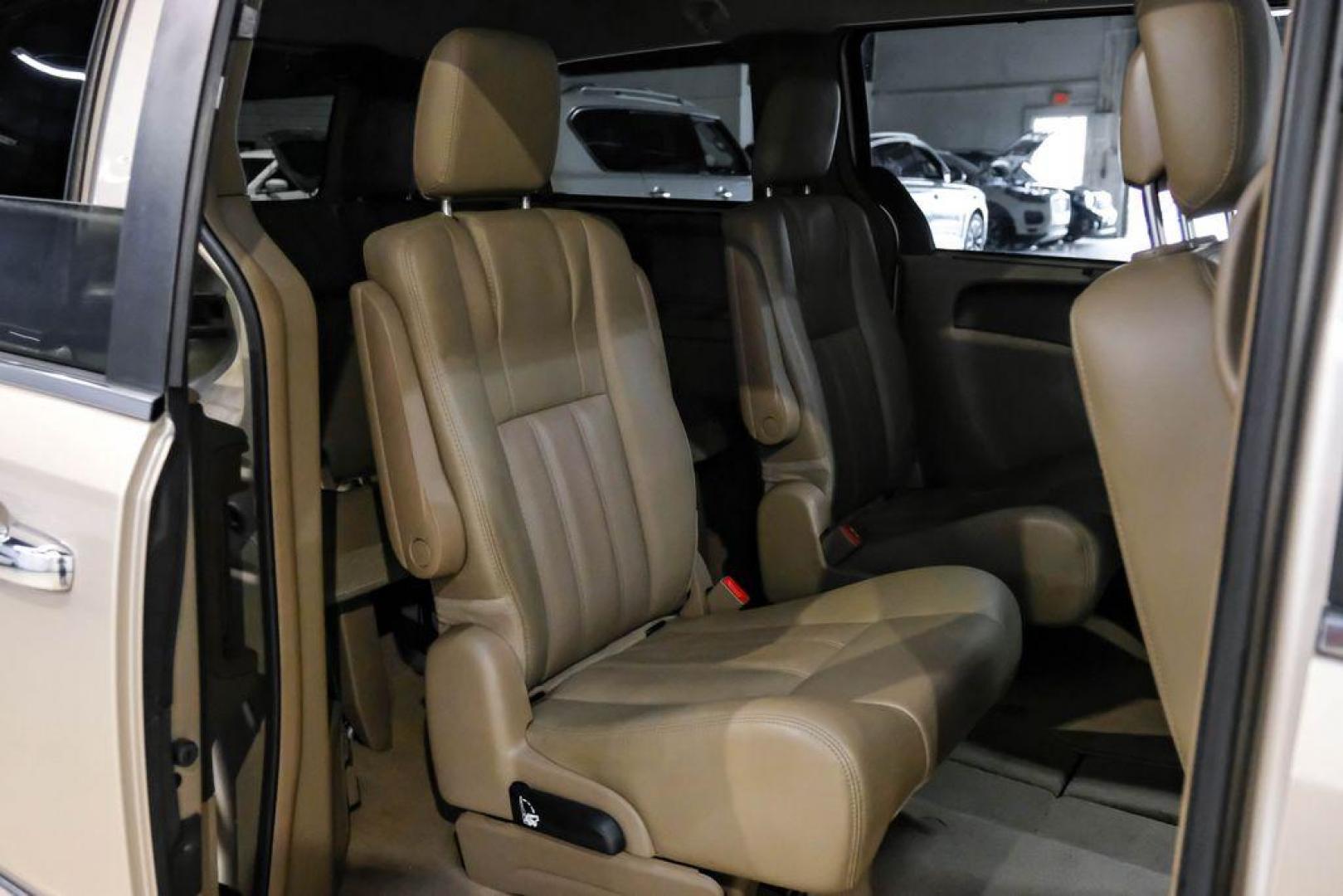 2016 Sandstone /Beige Chrysler Town and Country Touring-L (2C4RC1CG5GR) with an 3.6L V6 Flex Fuel 24V VVT engine, Automatic transmission, located at 15300 Midway Rd., Addison, TX, 75001, (972) 702-0011, 32.958321, -96.838074 - Photo#31