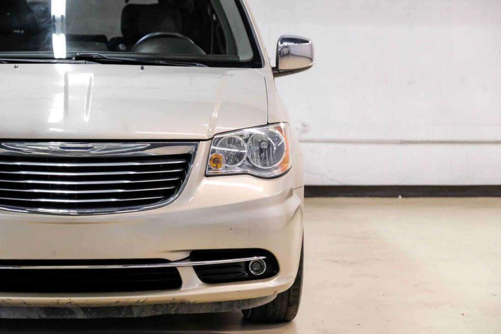 2016 Sandstone /Beige Chrysler Town and Country Touring-L (2C4RC1CG5GR) with an 3.6L V6 Flex Fuel 24V VVT engine, Automatic transmission, located at 15300 Midway Rd., Addison, TX, 75001, (972) 702-0011, 32.958321, -96.838074 - Photo#48