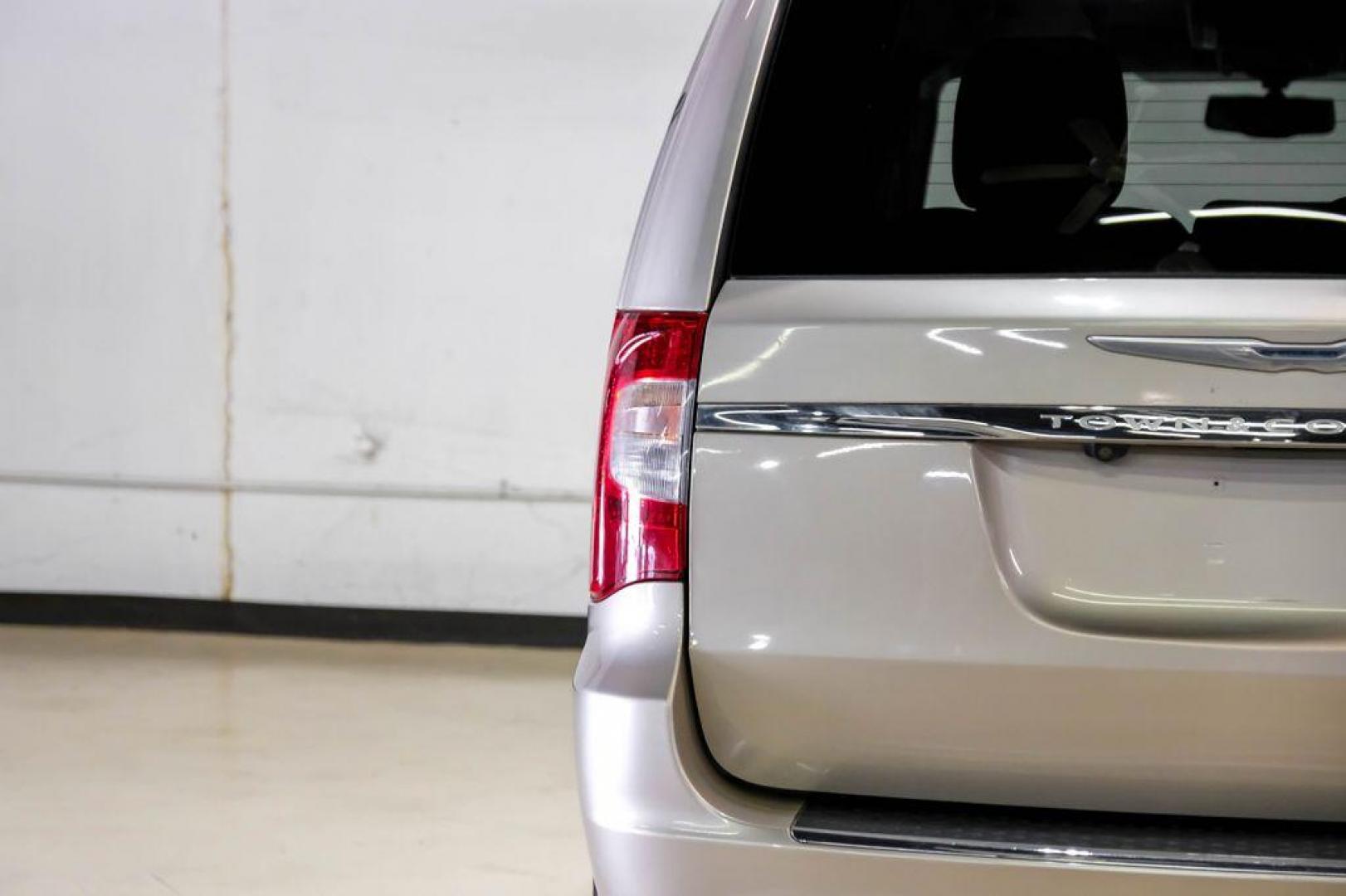 2016 Sandstone /Beige Chrysler Town and Country Touring-L (2C4RC1CG5GR) with an 3.6L V6 Flex Fuel 24V VVT engine, Automatic transmission, located at 15300 Midway Rd., Addison, TX, 75001, (972) 702-0011, 32.958321, -96.838074 - Photo#49