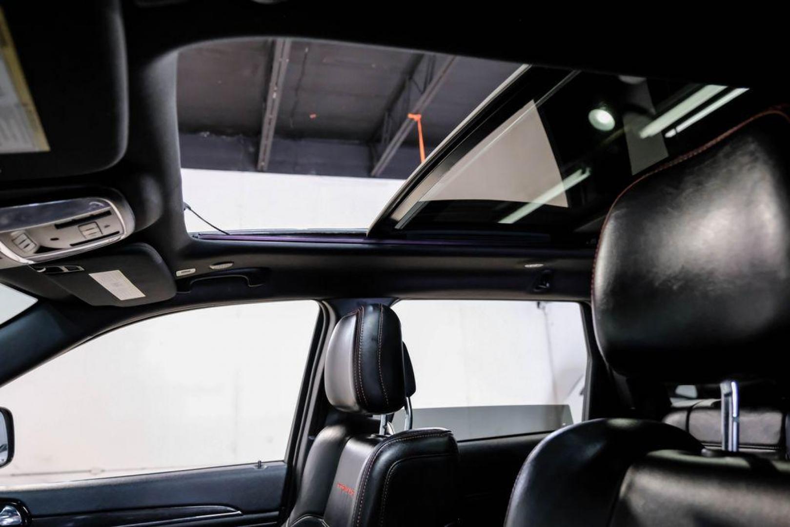 2019 Granite Crystal Metallic Clearcoat /Black Jeep Grand Cherokee Trailhawk (1C4RJFLT3KC) with an 5.7L V8 HEMI engine, Automatic transmission, located at 15300 Midway Rd., Addison, TX, 75001, (972) 702-0011, 32.958321, -96.838074 - Photo#4