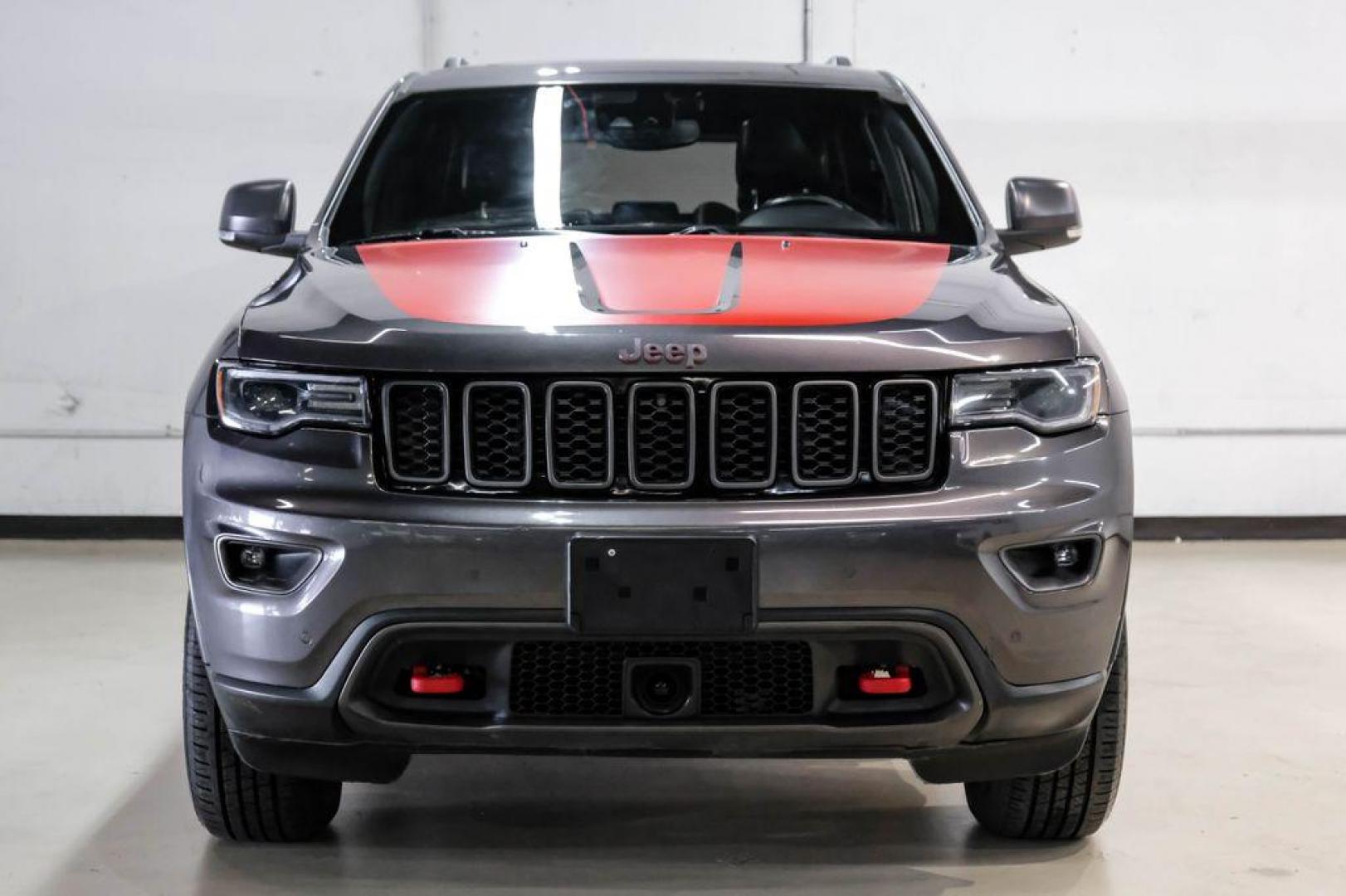 2019 Granite Crystal Metallic Clearcoat /Black Jeep Grand Cherokee Trailhawk (1C4RJFLT3KC) with an 5.7L V8 HEMI engine, Automatic transmission, located at 15300 Midway Rd., Addison, TX, 75001, (972) 702-0011, 32.958321, -96.838074 - Photo#5