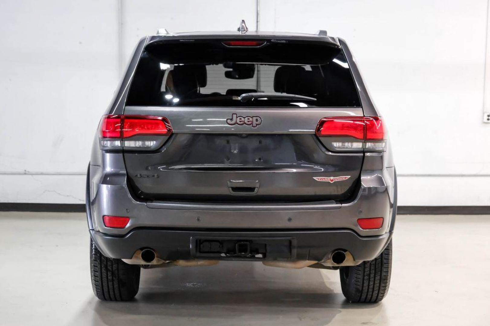 2019 Granite Crystal Metallic Clearcoat /Black Jeep Grand Cherokee Trailhawk (1C4RJFLT3KC) with an 5.7L V8 HEMI engine, Automatic transmission, located at 15300 Midway Rd., Addison, TX, 75001, (972) 702-0011, 32.958321, -96.838074 - Photo#9