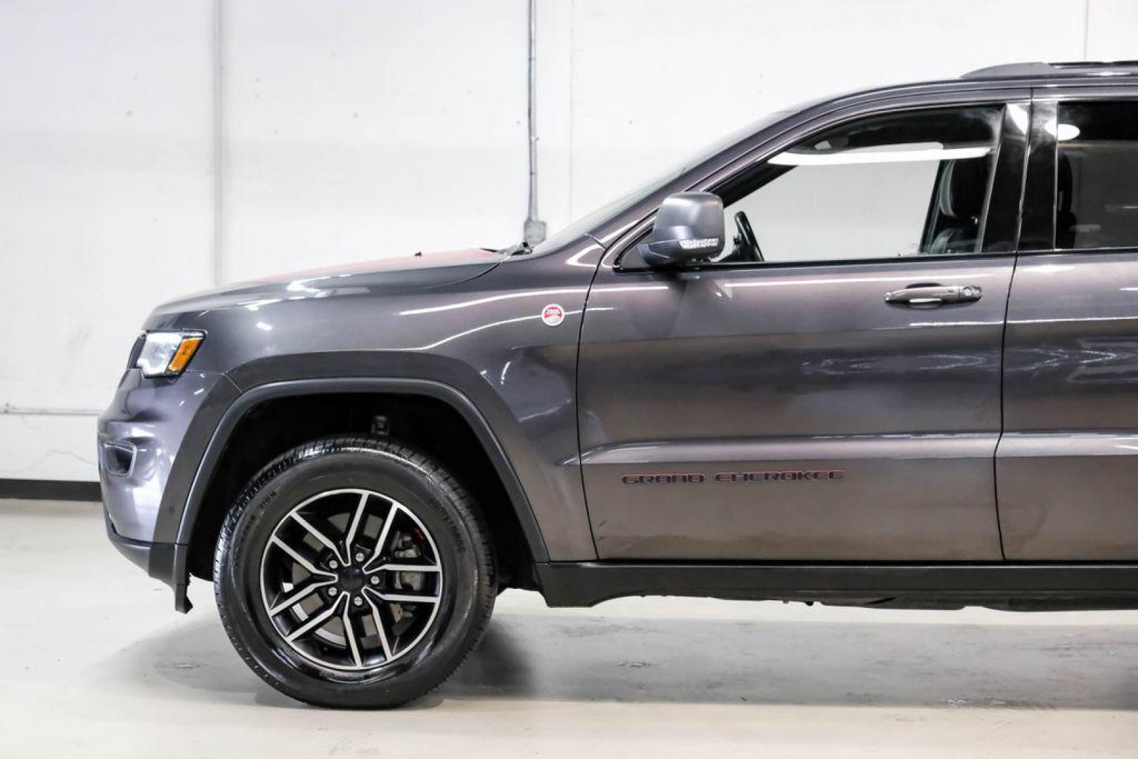 2019 Granite Crystal Metallic Clearcoat /Black Jeep Grand Cherokee Trailhawk (1C4RJFLT3KC) with an 5.7L V8 HEMI engine, Automatic transmission, located at 15300 Midway Rd., Addison, TX, 75001, (972) 702-0011, 32.958321, -96.838074 - Photo#12