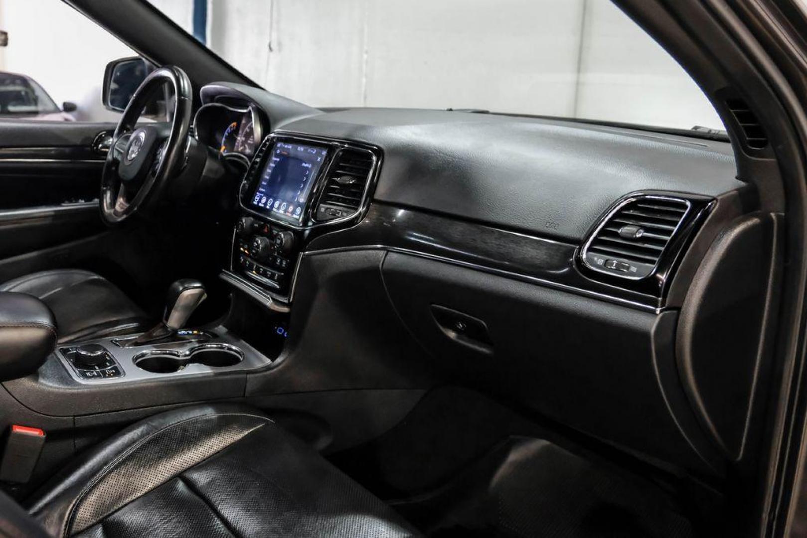 2019 Granite Crystal Metallic Clearcoat /Black Jeep Grand Cherokee Trailhawk (1C4RJFLT3KC) with an 5.7L V8 HEMI engine, Automatic transmission, located at 15300 Midway Rd., Addison, TX, 75001, (972) 702-0011, 32.958321, -96.838074 - Photo#14