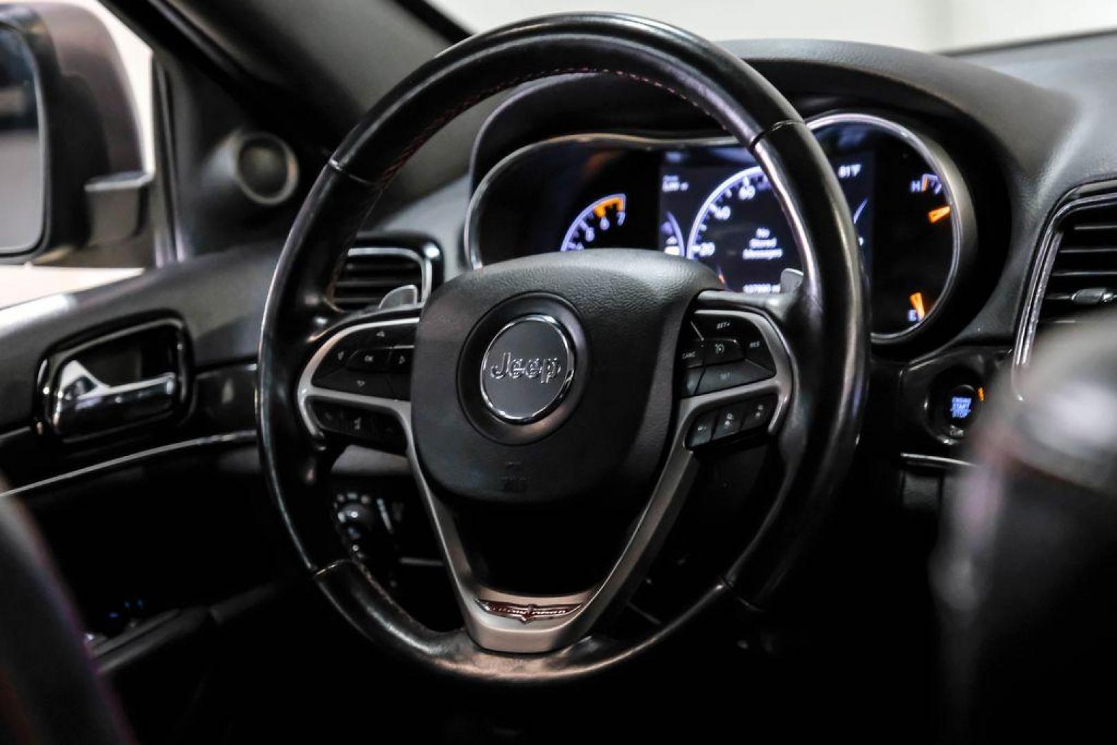 2019 Granite Crystal Metallic Clearcoat /Black Jeep Grand Cherokee Trailhawk (1C4RJFLT3KC) with an 5.7L V8 HEMI engine, Automatic transmission, located at 15300 Midway Rd., Addison, TX, 75001, (972) 702-0011, 32.958321, -96.838074 - Photo#15