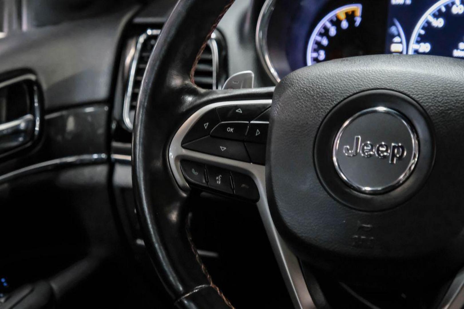 2019 Granite Crystal Metallic Clearcoat /Black Jeep Grand Cherokee Trailhawk (1C4RJFLT3KC) with an 5.7L V8 HEMI engine, Automatic transmission, located at 15300 Midway Rd., Addison, TX, 75001, (972) 702-0011, 32.958321, -96.838074 - Photo#18