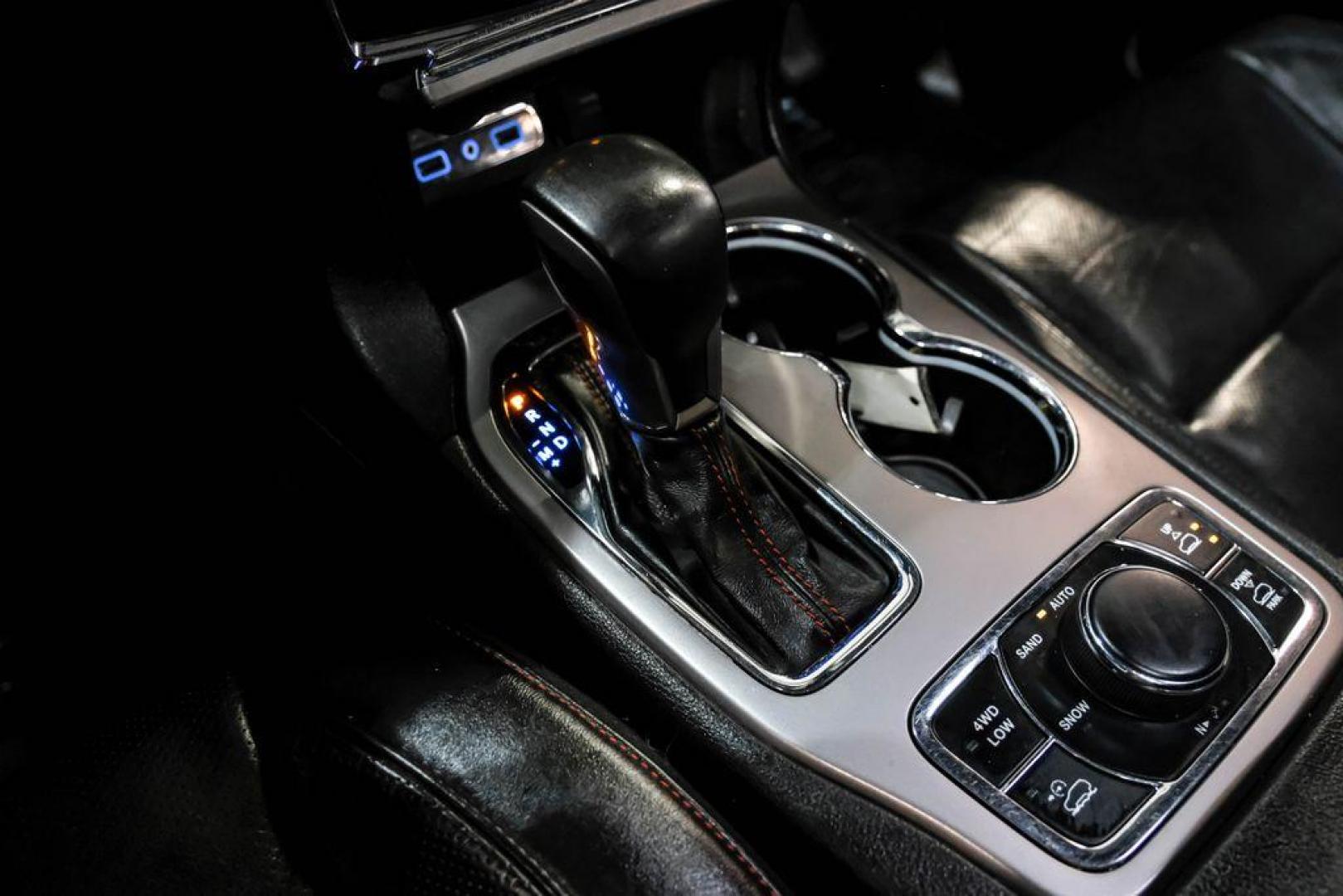 2019 Granite Crystal Metallic Clearcoat /Black Jeep Grand Cherokee Trailhawk (1C4RJFLT3KC) with an 5.7L V8 HEMI engine, Automatic transmission, located at 15300 Midway Rd., Addison, TX, 75001, (972) 702-0011, 32.958321, -96.838074 - Photo#25