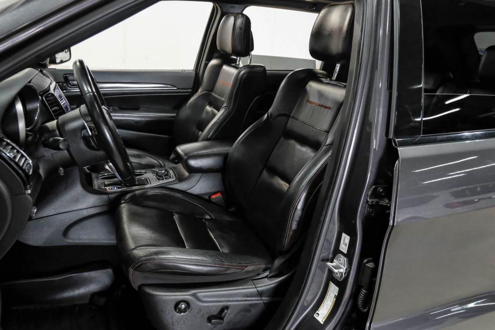 2019 Granite Crystal Metallic Clearcoat /Black Jeep Grand Cherokee Trailhawk (1C4RJFLT3KC) with an 5.7L V8 HEMI engine, Automatic transmission, located at 15300 Midway Rd., Addison, TX, 75001, (972) 702-0011, 32.958321, -96.838074 - Photo#36