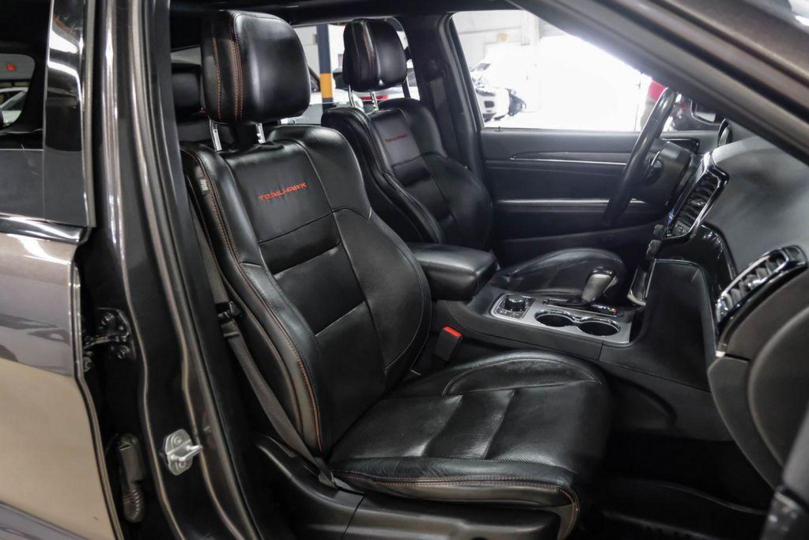 2019 Granite Crystal Metallic Clearcoat /Black Jeep Grand Cherokee Trailhawk (1C4RJFLT3KC) with an 5.7L V8 HEMI engine, Automatic transmission, located at 15300 Midway Rd., Addison, TX, 75001, (972) 702-0011, 32.958321, -96.838074 - Photo#38