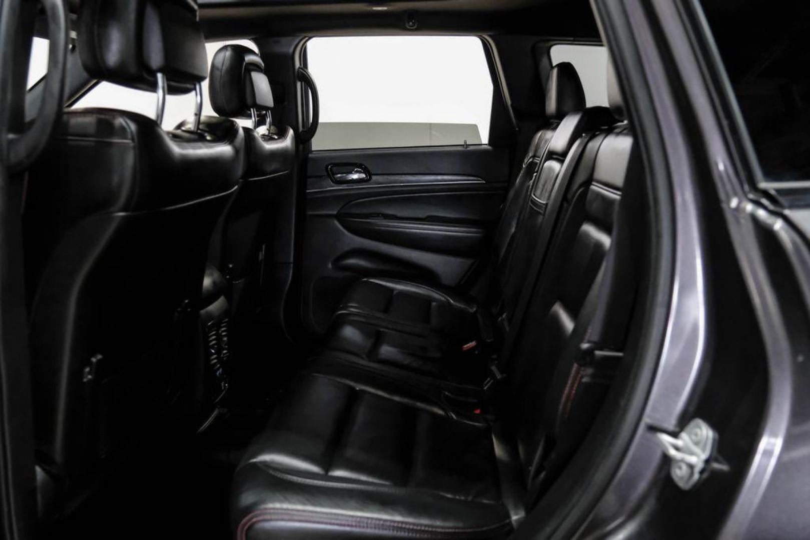 2019 Granite Crystal Metallic Clearcoat /Black Jeep Grand Cherokee Trailhawk (1C4RJFLT3KC) with an 5.7L V8 HEMI engine, Automatic transmission, located at 15300 Midway Rd., Addison, TX, 75001, (972) 702-0011, 32.958321, -96.838074 - Photo#45