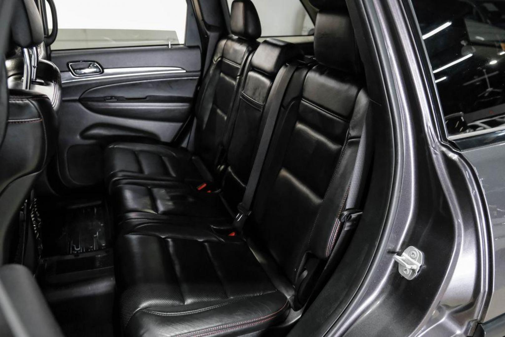 2019 Granite Crystal Metallic Clearcoat /Black Jeep Grand Cherokee Trailhawk (1C4RJFLT3KC) with an 5.7L V8 HEMI engine, Automatic transmission, located at 15300 Midway Rd., Addison, TX, 75001, (972) 702-0011, 32.958321, -96.838074 - Photo#46