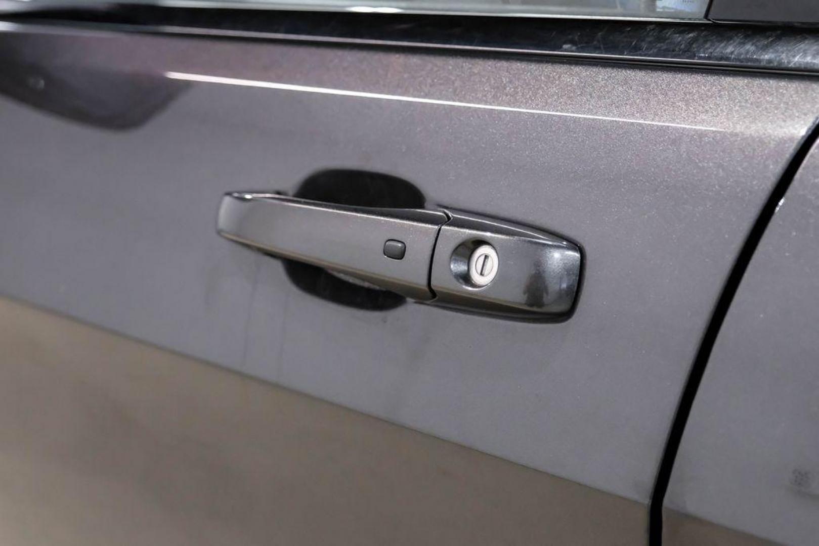 2019 Granite Crystal Metallic Clearcoat /Black Jeep Grand Cherokee Trailhawk (1C4RJFLT3KC) with an 5.7L V8 HEMI engine, Automatic transmission, located at 15300 Midway Rd., Addison, TX, 75001, (972) 702-0011, 32.958321, -96.838074 - Photo#47