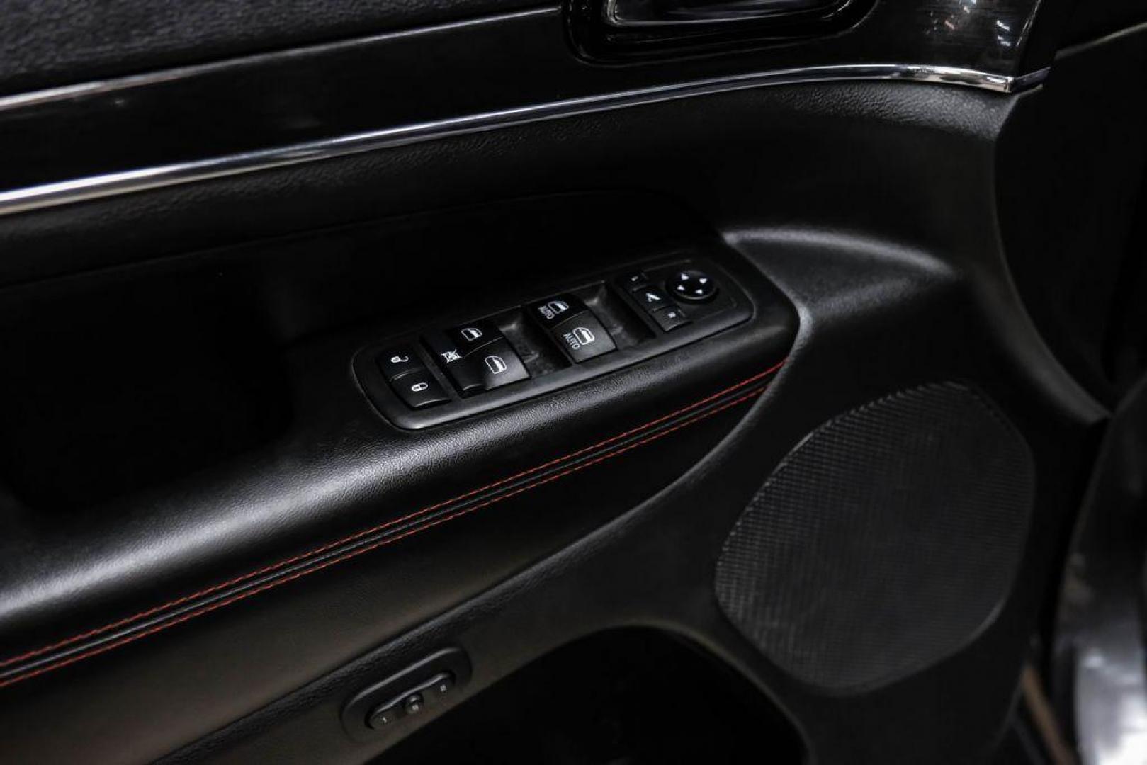 2019 Granite Crystal Metallic Clearcoat /Black Jeep Grand Cherokee Trailhawk (1C4RJFLT3KC) with an 5.7L V8 HEMI engine, Automatic transmission, located at 15300 Midway Rd., Addison, TX, 75001, (972) 702-0011, 32.958321, -96.838074 - Photo#50