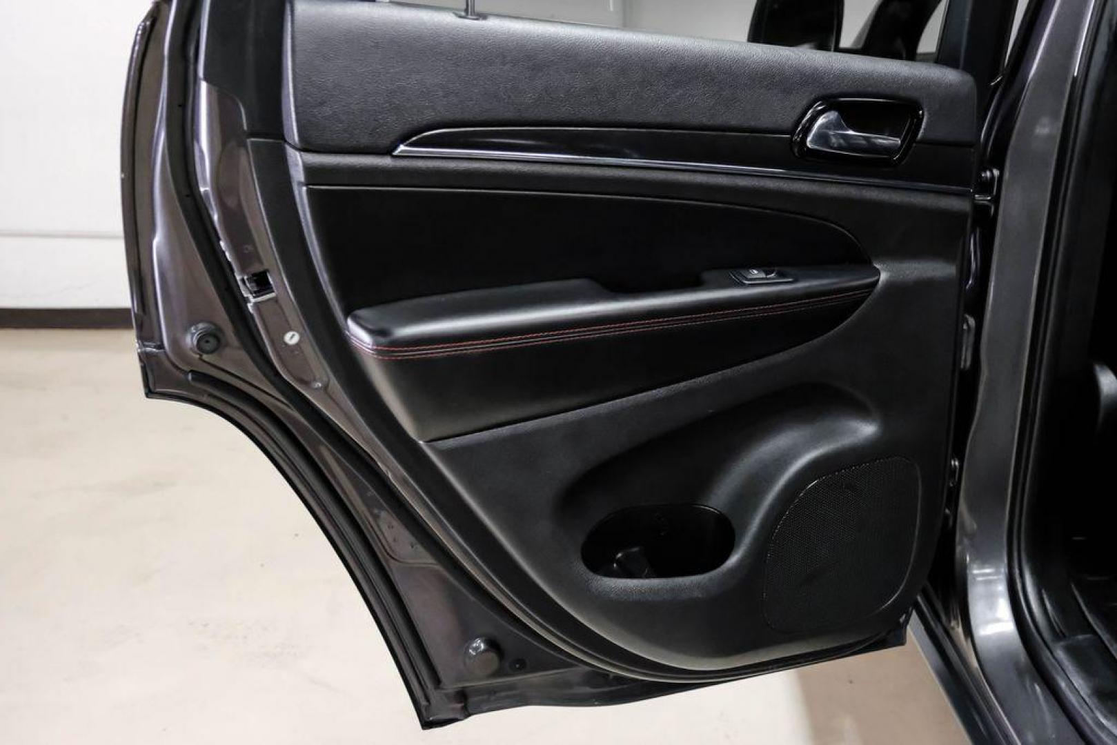 2019 Granite Crystal Metallic Clearcoat /Black Jeep Grand Cherokee Trailhawk (1C4RJFLT3KC) with an 5.7L V8 HEMI engine, Automatic transmission, located at 15300 Midway Rd., Addison, TX, 75001, (972) 702-0011, 32.958321, -96.838074 - Photo#52