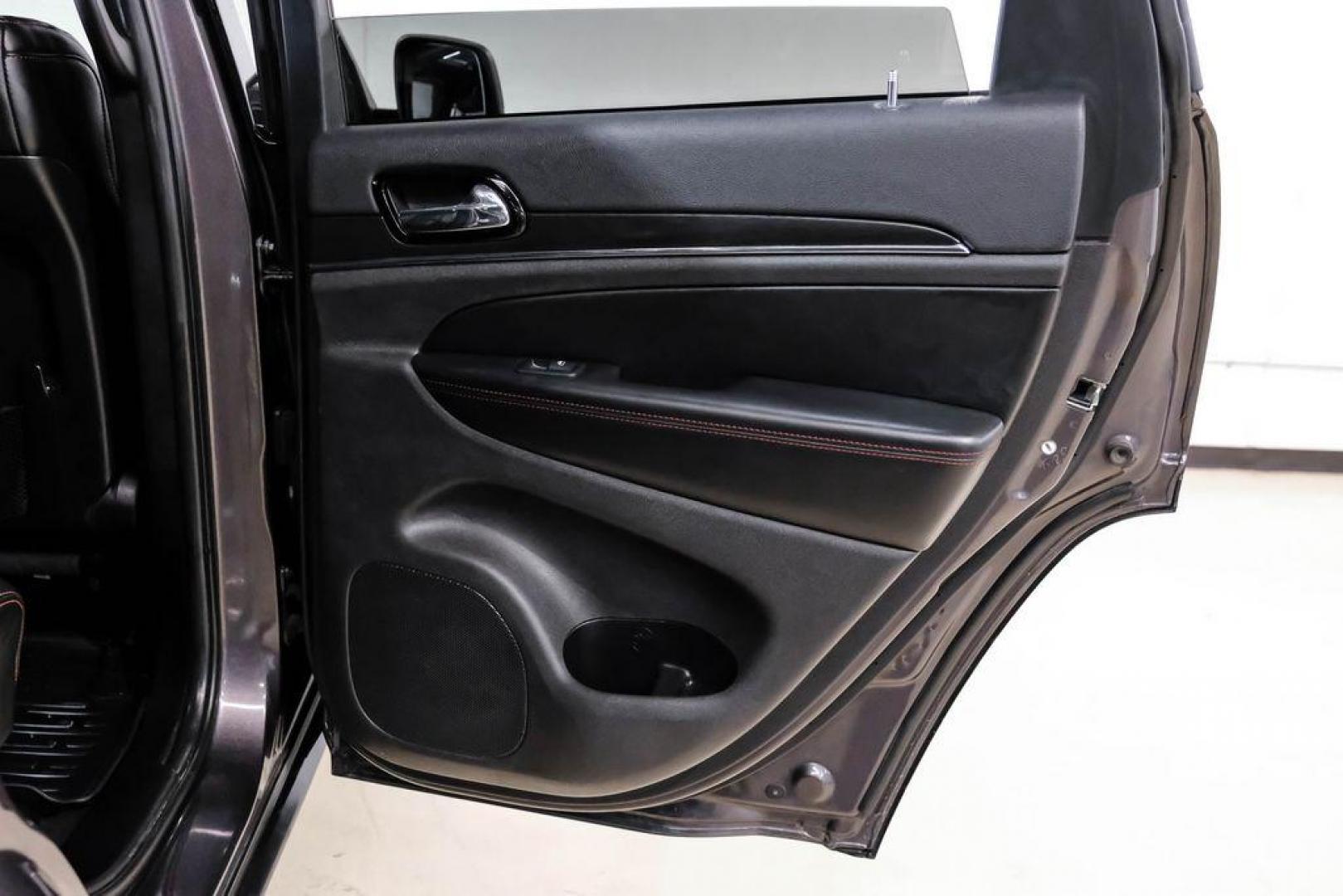 2019 Granite Crystal Metallic Clearcoat /Black Jeep Grand Cherokee Trailhawk (1C4RJFLT3KC) with an 5.7L V8 HEMI engine, Automatic transmission, located at 15300 Midway Rd., Addison, TX, 75001, (972) 702-0011, 32.958321, -96.838074 - Photo#53