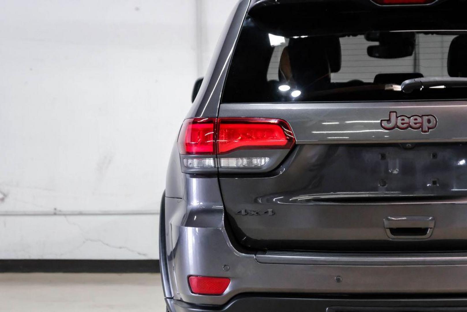 2019 Granite Crystal Metallic Clearcoat /Black Jeep Grand Cherokee Trailhawk (1C4RJFLT3KC) with an 5.7L V8 HEMI engine, Automatic transmission, located at 15300 Midway Rd., Addison, TX, 75001, (972) 702-0011, 32.958321, -96.838074 - Photo#56