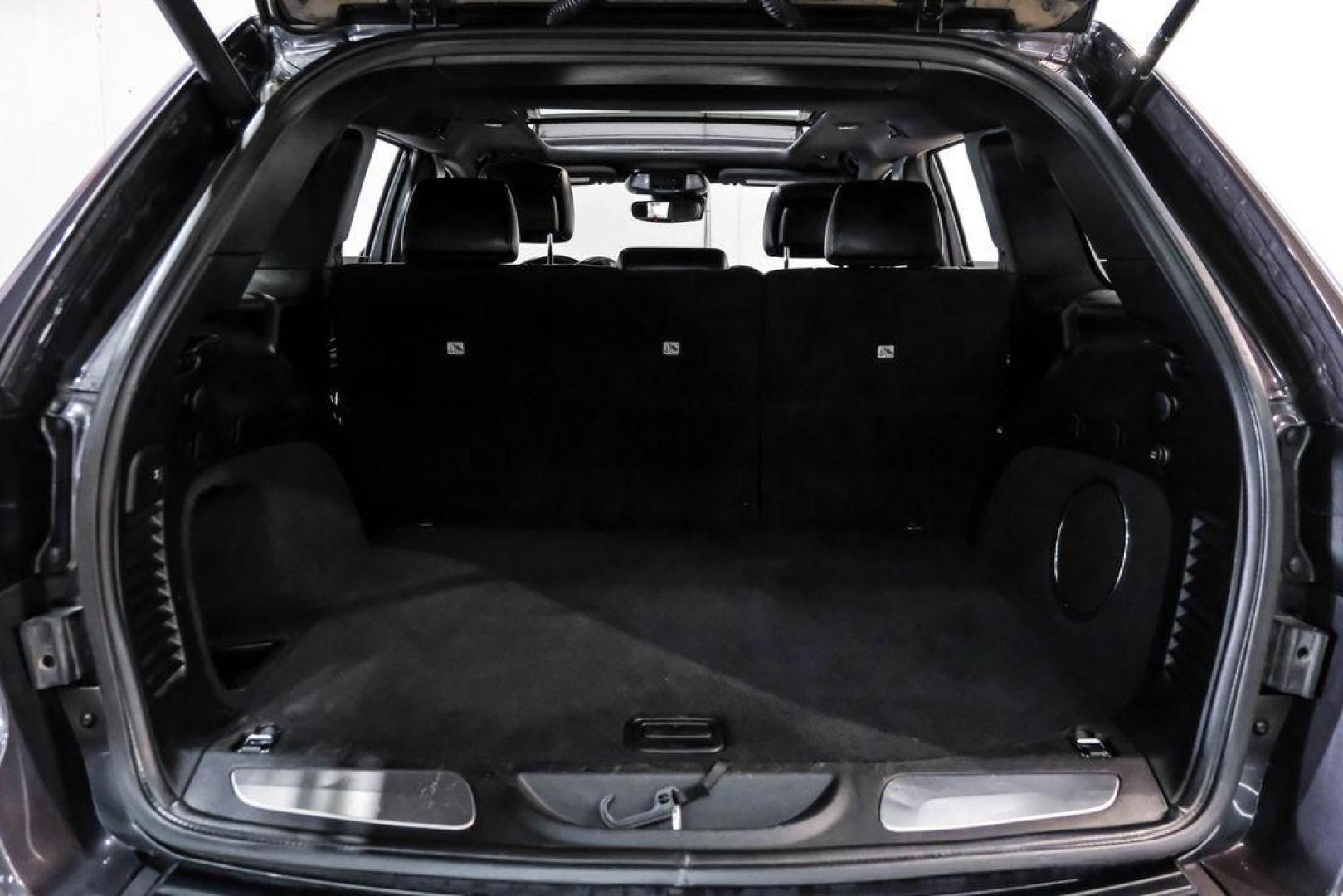 2019 Granite Crystal Metallic Clearcoat /Black Jeep Grand Cherokee Trailhawk (1C4RJFLT3KC) with an 5.7L V8 HEMI engine, Automatic transmission, located at 15300 Midway Rd., Addison, TX, 75001, (972) 702-0011, 32.958321, -96.838074 - Photo#61