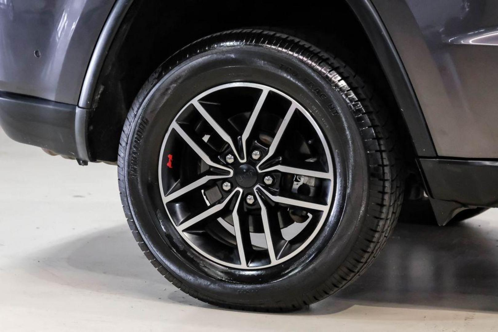 2019 Granite Crystal Metallic Clearcoat /Black Jeep Grand Cherokee Trailhawk (1C4RJFLT3KC) with an 5.7L V8 HEMI engine, Automatic transmission, located at 15300 Midway Rd., Addison, TX, 75001, (972) 702-0011, 32.958321, -96.838074 - Photo#62