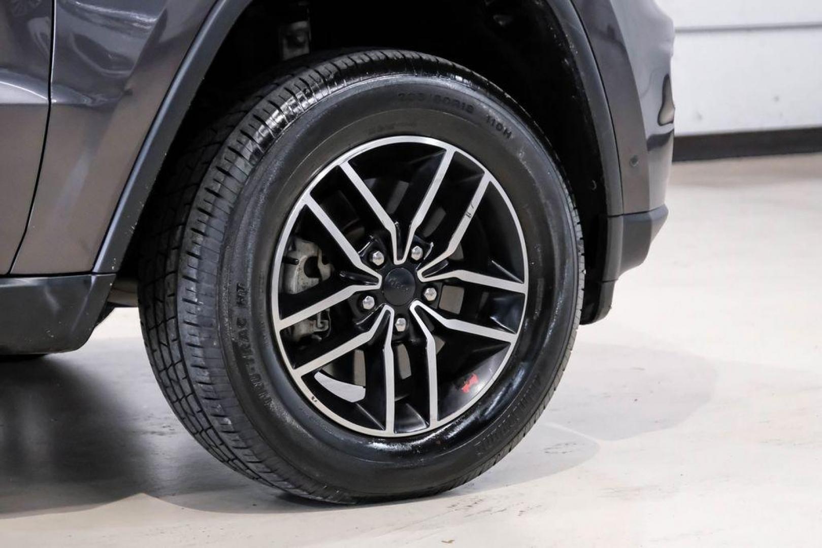 2019 Granite Crystal Metallic Clearcoat /Black Jeep Grand Cherokee Trailhawk (1C4RJFLT3KC) with an 5.7L V8 HEMI engine, Automatic transmission, located at 15300 Midway Rd., Addison, TX, 75001, (972) 702-0011, 32.958321, -96.838074 - Photo#63