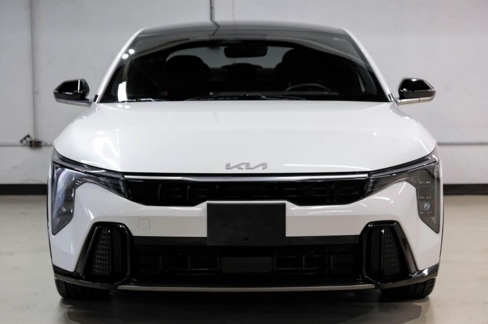 2025 Snow White Pearl /RED Kia K4 GT-Line (3KPFW4DE6SE) with an 2.0L I4 MPI engine, CVT transmission, located at 15300 Midway Rd., Addison, TX, 75001, (972) 702-0011, 32.958321, -96.838074 - Photo#5