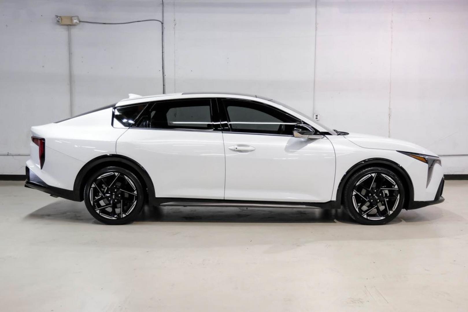 2025 Snow White Pearl /RED Kia K4 GT-Line (3KPFW4DE6SE) with an 2.0L I4 MPI engine, CVT transmission, located at 15300 Midway Rd., Addison, TX, 75001, (972) 702-0011, 32.958321, -96.838074 - Photo#7