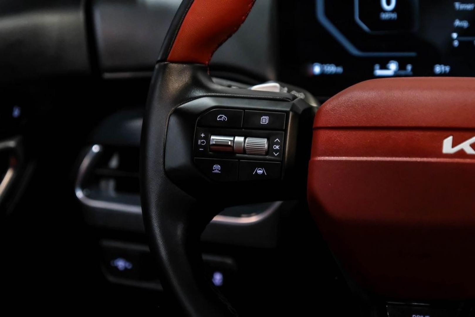 2025 Snow White Pearl /RED Kia K4 GT-Line (3KPFW4DE6SE) with an 2.0L I4 MPI engine, CVT transmission, located at 15300 Midway Rd., Addison, TX, 75001, (972) 702-0011, 32.958321, -96.838074 - Photo#17