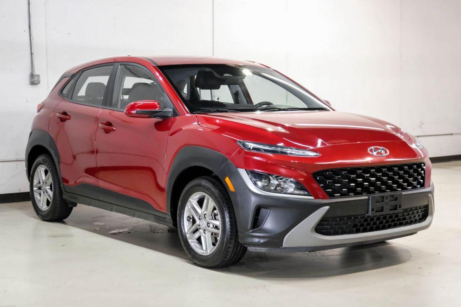 2023 Red /Black Hyundai Kona SE (KM8K22AB3PU) with an 2.0L I4 DOHC Dual CVVT engine, CVT transmission, located at 15300 Midway Rd., Addison, TX, 75001, (972) 702-0011, 32.958321, -96.838074 - Photo#5