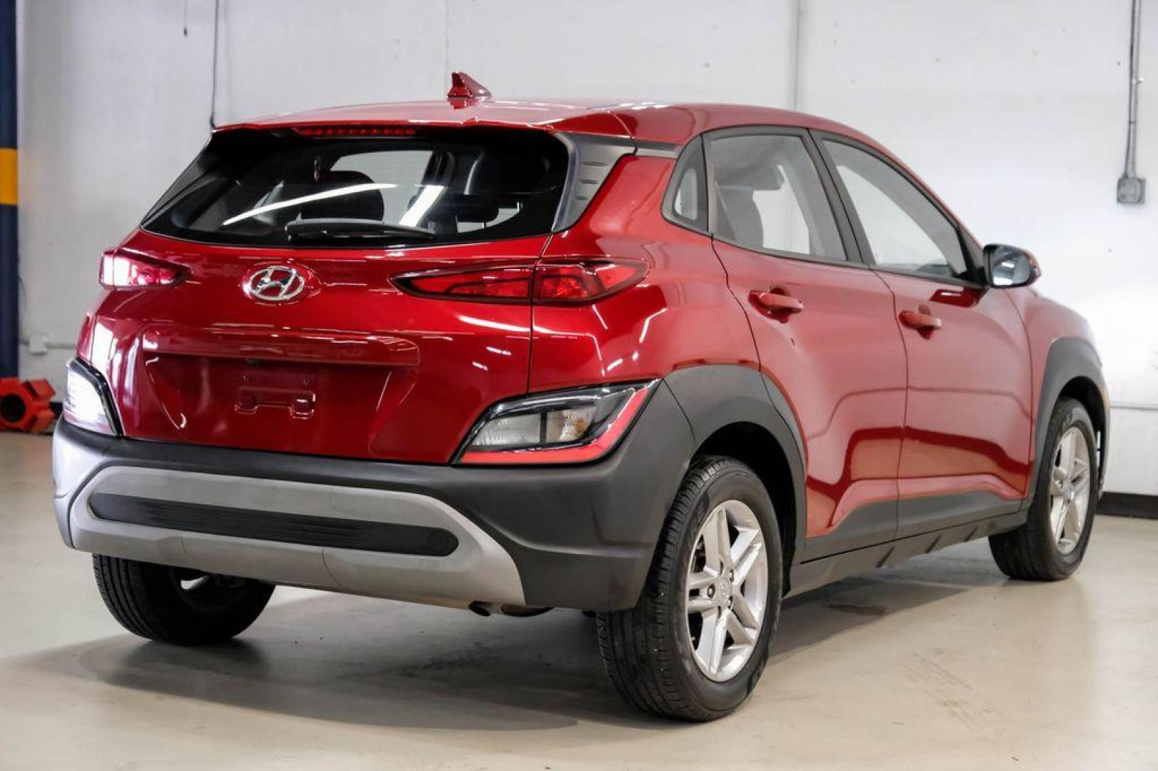 2023 Red /Black Hyundai Kona SE (KM8K22AB3PU) with an 2.0L I4 DOHC Dual CVVT engine, CVT transmission, located at 15300 Midway Rd., Addison, TX, 75001, (972) 702-0011, 32.958321, -96.838074 - Photo#7