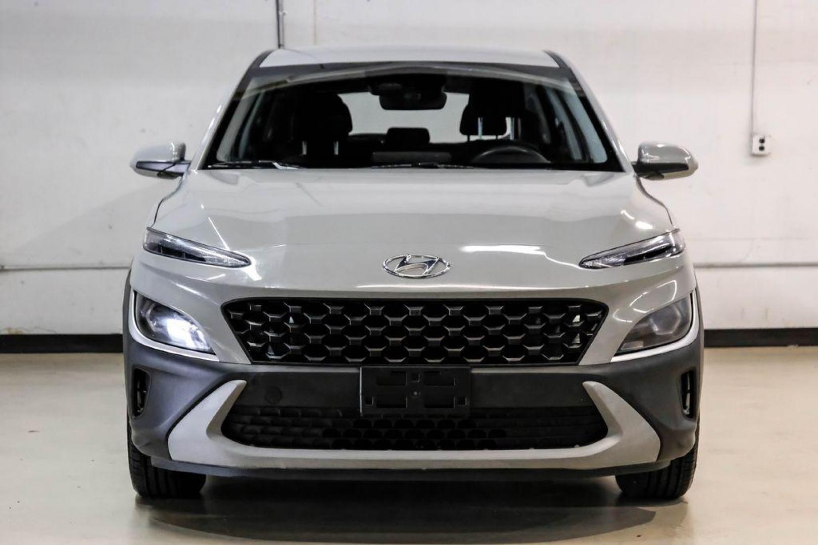 2023 Silver /Black Hyundai Kona SE (KM8K22AB3PU) with an 2.0L I4 DOHC Dual CVVT engine, CVT transmission, located at 15300 Midway Rd., Addison, TX, 75001, (972) 702-0011, 32.958321, -96.838074 - Photo#4